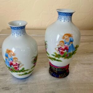 Beautiful and exceptional, unique 2 Chinese eggshell mini bases